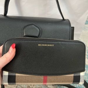 Authentic BURBERRY Derby Calfskin House Check Small Camberly Black wallet